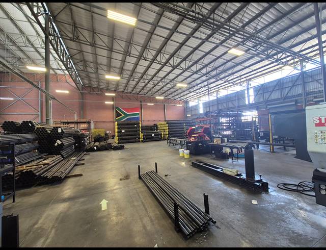 2,341M² WAREHOUSE TO LET IN LONGMEADOW